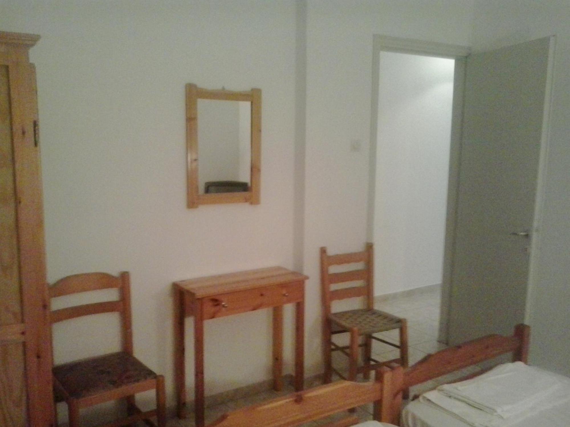 סקופלוס טאון Karagiozos Studios & Apartments חדר תמונה