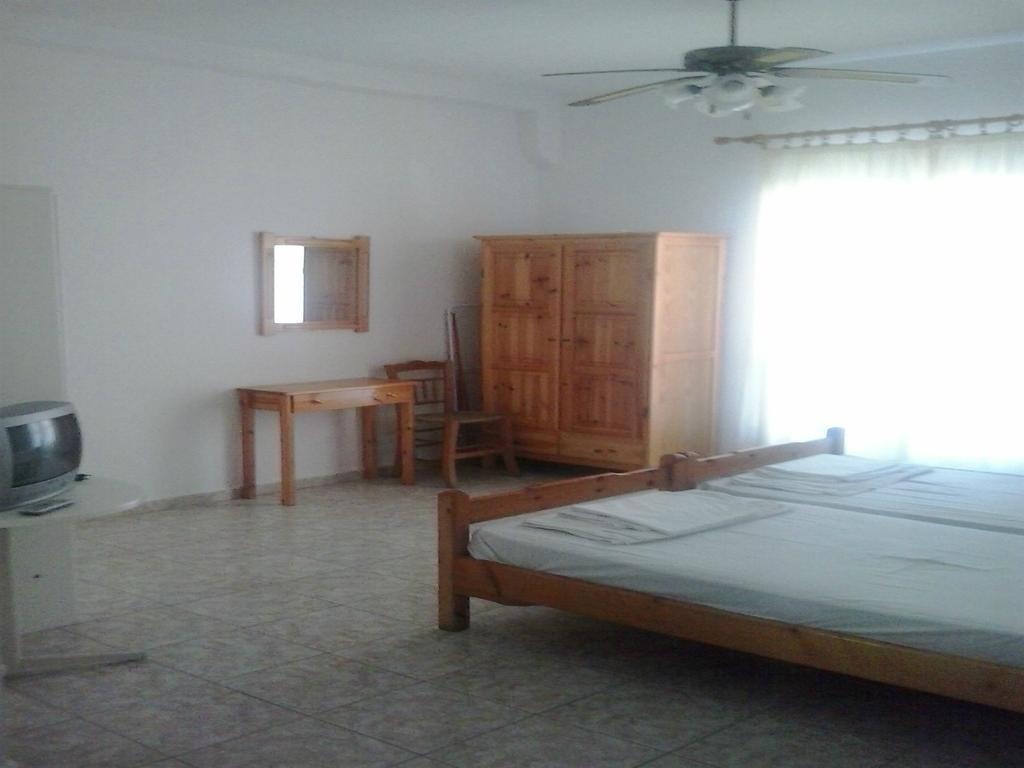 סקופלוס טאון Karagiozos Studios & Apartments חדר תמונה