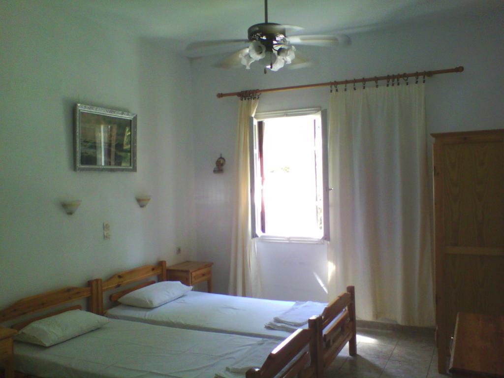 סקופלוס טאון Karagiozos Studios & Apartments חדר תמונה